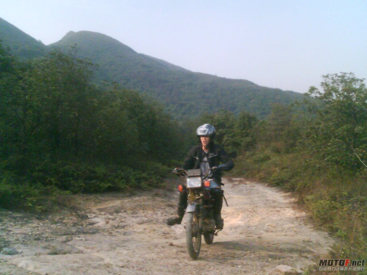 201011141555_00022.jpg