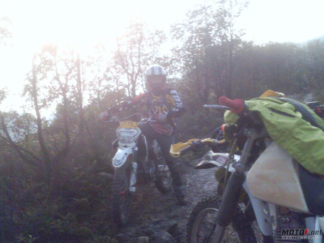 201011141555_00023.jpg