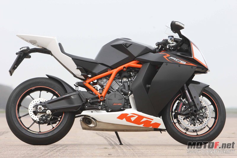 02KTM-RC8R.jpg