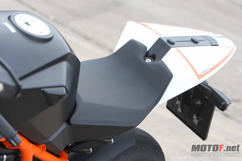 08KTM-RC8R.jpg