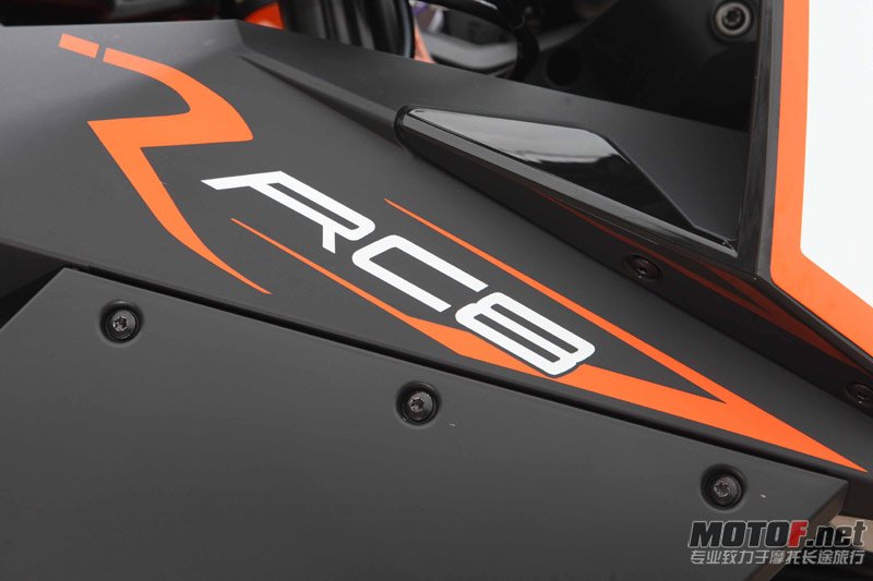 09KTM-RC8R.jpg