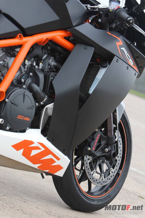 14KTM-RC8R.jpg