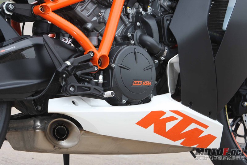 17KTM-RC8R.jpg