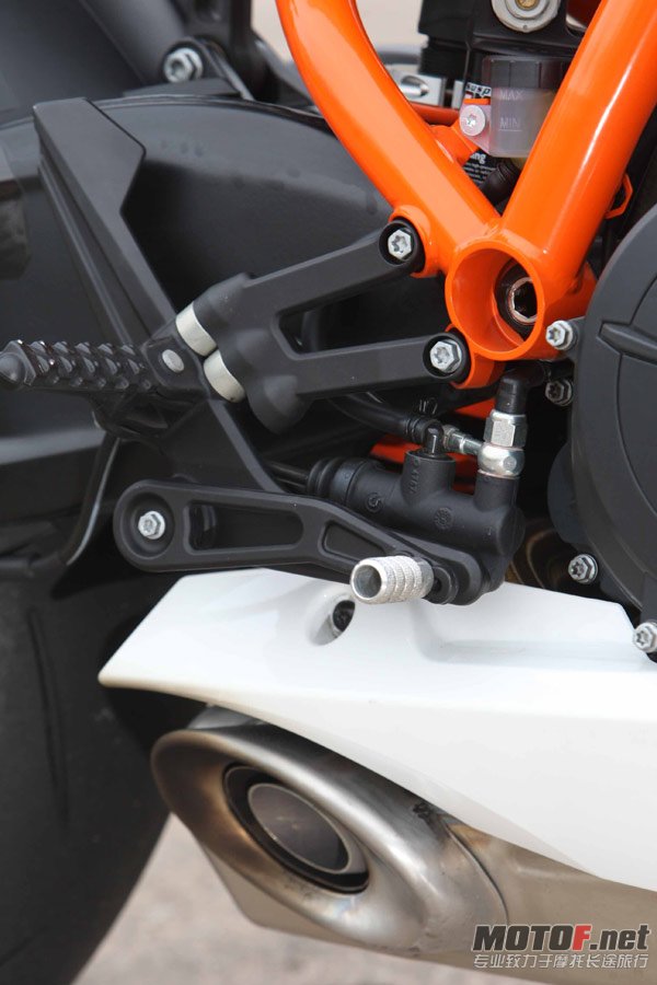 21KTM-RC8R.jpg