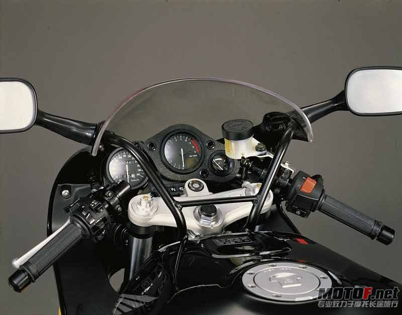 03MCBR919968BC-01.jpg