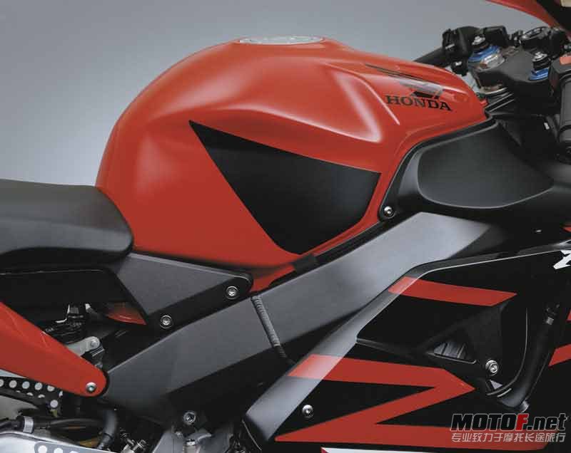 MCBR920028RC-01.jpg
