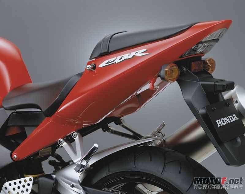 MCBR920028RE-01.jpg