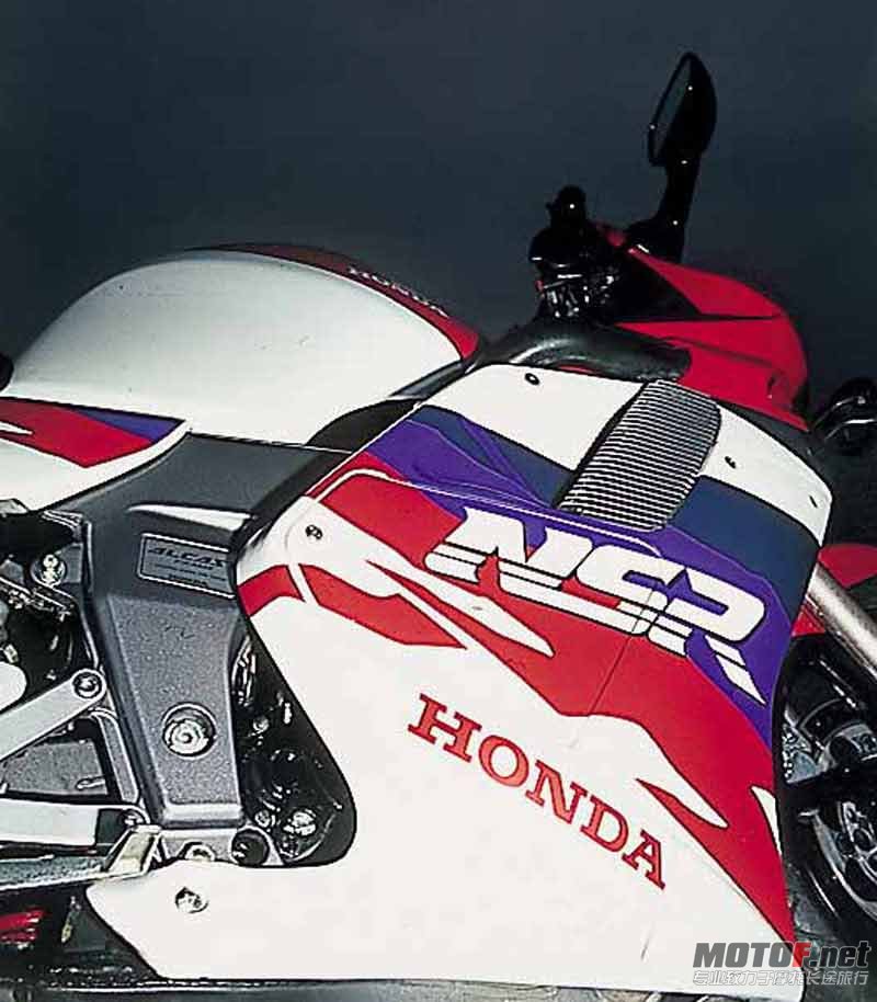 HONDANSR125RRX10-0596-01.jpg