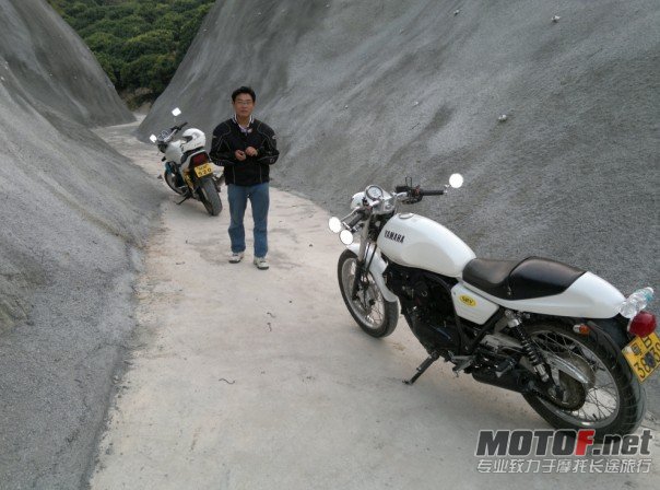 深圳龙坪机车 四眼
