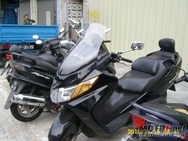 SL701537.JPG