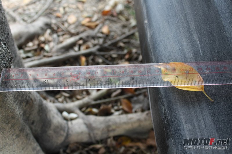 车尾后方仅有18CM