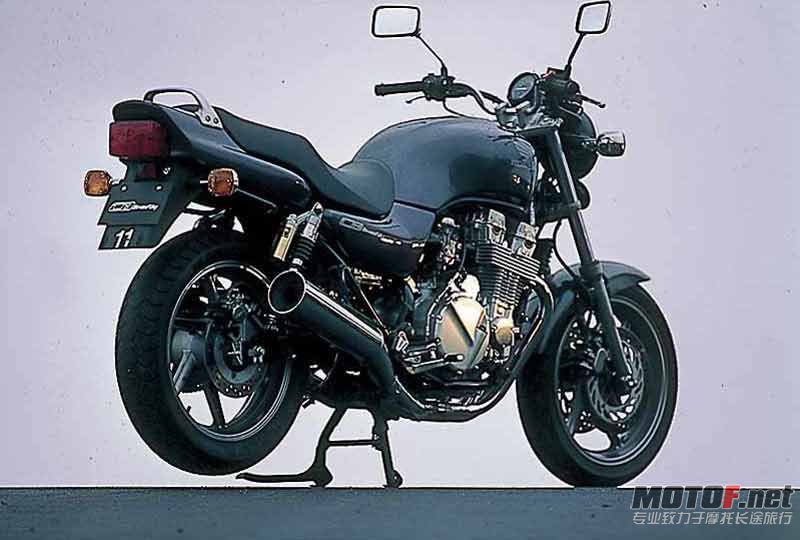 3HONDA-CB750X5-0657-01.jpg