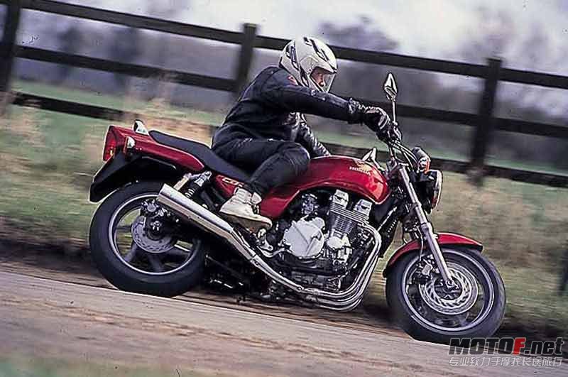 012HONDA-CB750X3-0655-01.jpg