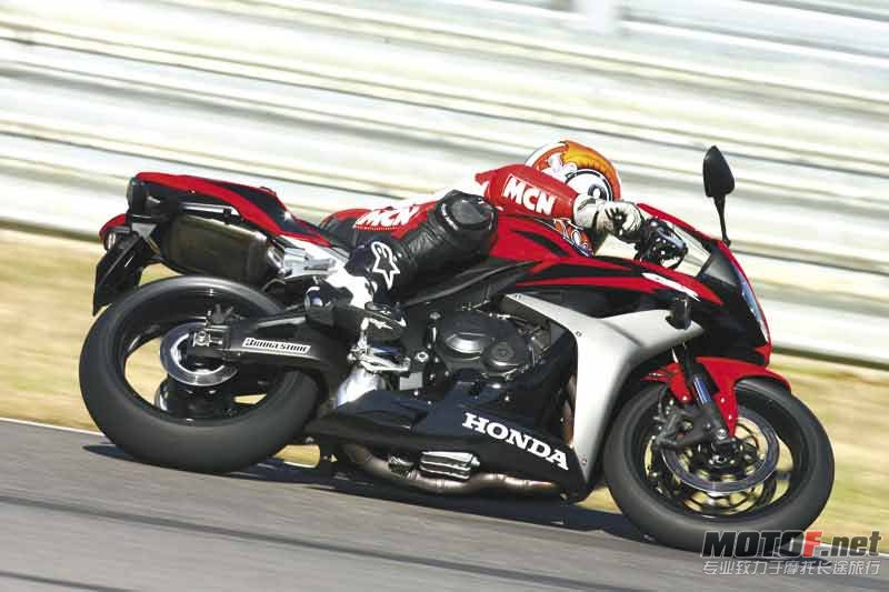 aNov29-CBR6-action.jpg