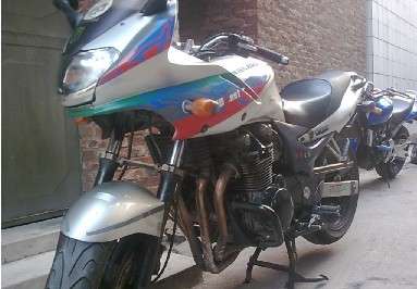 小黄蜂  96CB    川崎ZR750