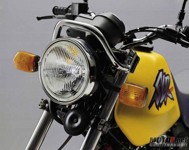 MSLR619978YC-01.jpg