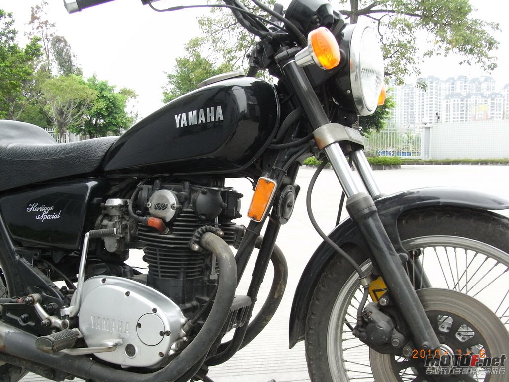 YAMAHA太子车中比较少见的真列双汽缸,完美无缺的避震叉