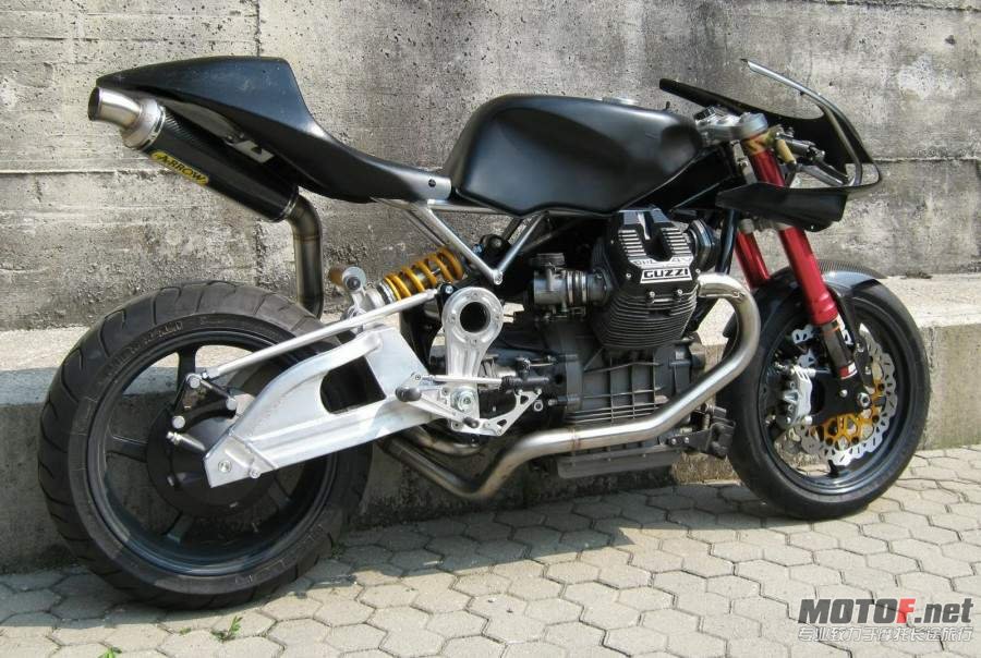 Bomba Moto Guzzi  2.jpg