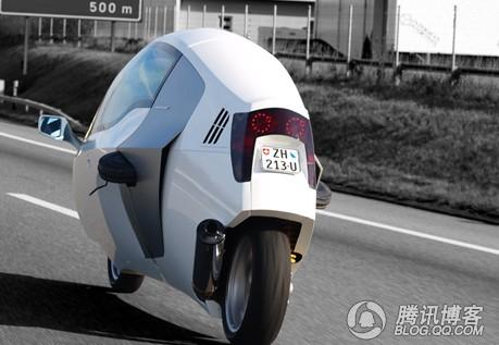 当然，就像CARVER One一样，二轮配置的宝马BMW Motoracer小跑车，在过弯时也可以「压车」（最大幅度为45度！ ...