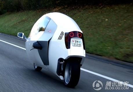 除此之外，这辆Motoracer二轮跑车，更具备容量达到200公升的超大油箱，所以具备极为优异的续航力，而且在量 ...