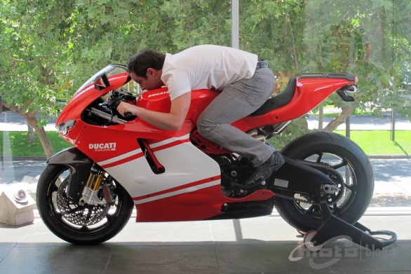 Ducati_D16RR_Cile_01.jpg