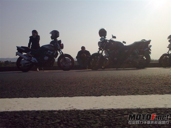 03cb400vtev8.jpg