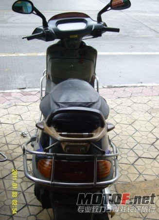 豪迈车尾.jpg