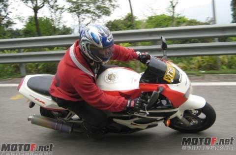 VTR1000
