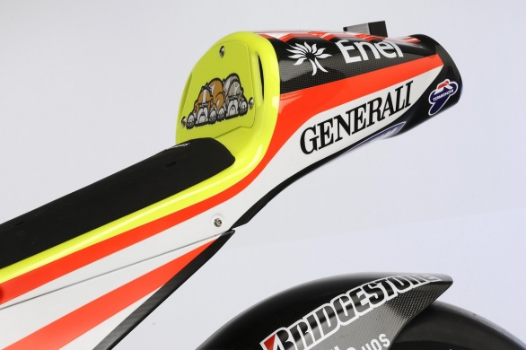 D16GP11_07.jpg