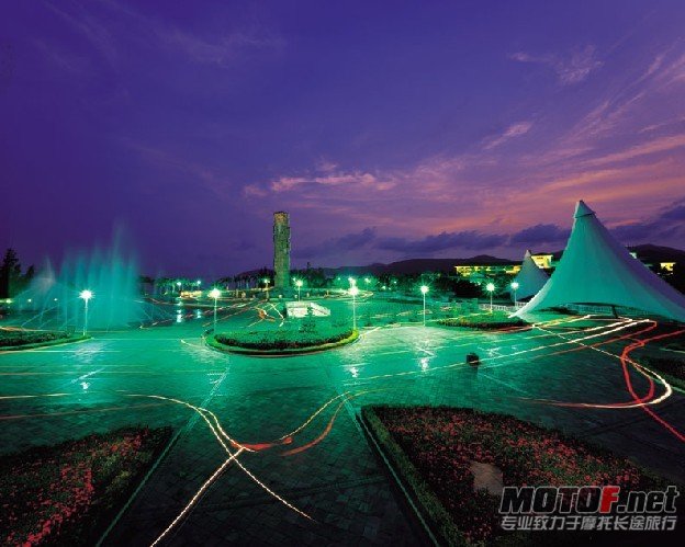 亚龙湾广场夜景