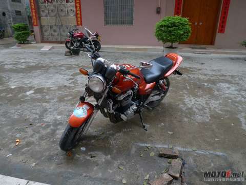 CB1300