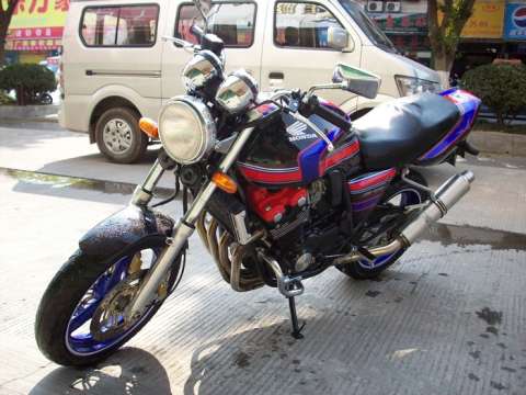 18500出售改1代单摇臂CB400，7300元BWS100，2800元04铃木蛋蛋50,已售2800沙滩车