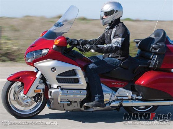 12_GoldWing_Act_05.jpg
