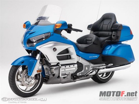 12_GoldWing_Det01_Blu.jpg