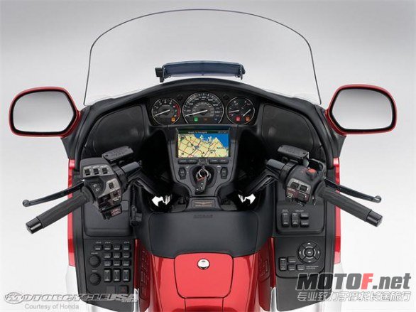 12_GoldWing_Det05_A.jpg