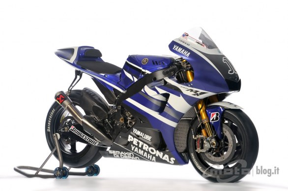 2Yamaha_MotoGP_2011_M1_03.jpg