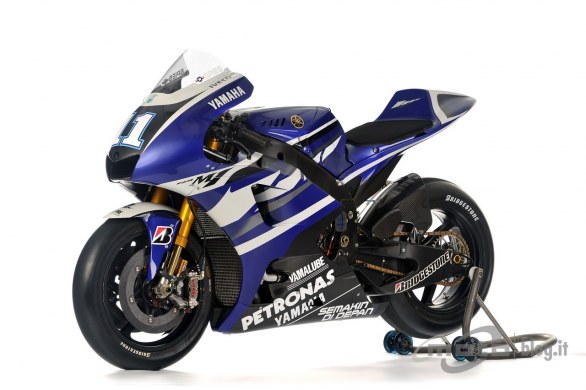 3Yamaha_MotoGP_2011_M1_01.jpg