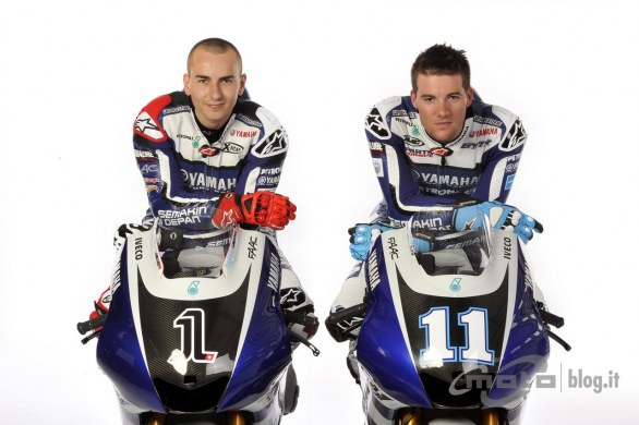 8Yamaha_MotoGP_2011_Lorenzo_Spies_12.jpg