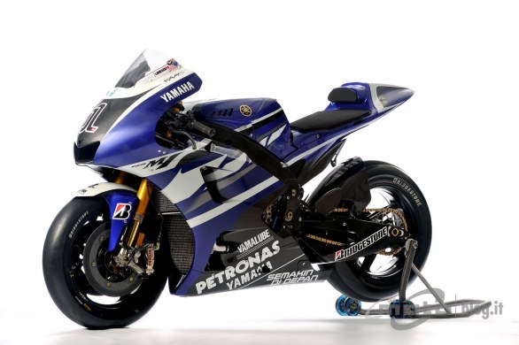 1Yamaha_MotoGP_2011_M1_04.jpg