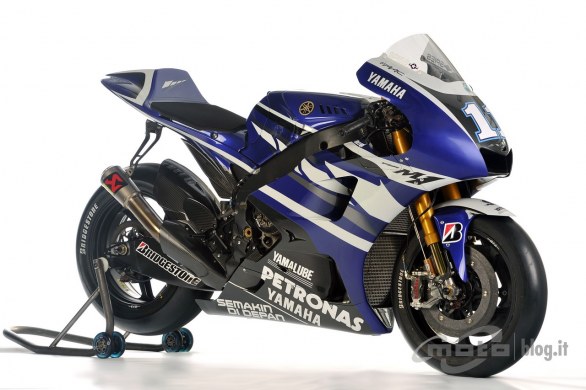 4Yamaha_MotoGP_2011_M1_02.jpg