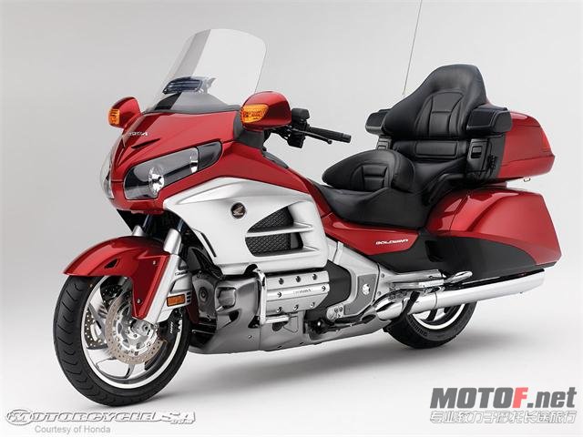 12_GoldWing_Det01_Red.jpg