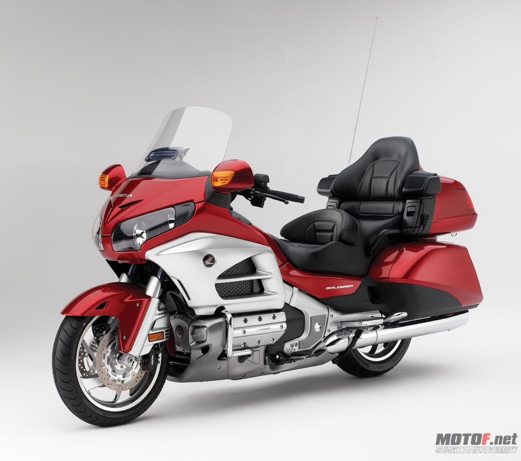 12_GoldWing_Det01_Red_lr.jpg