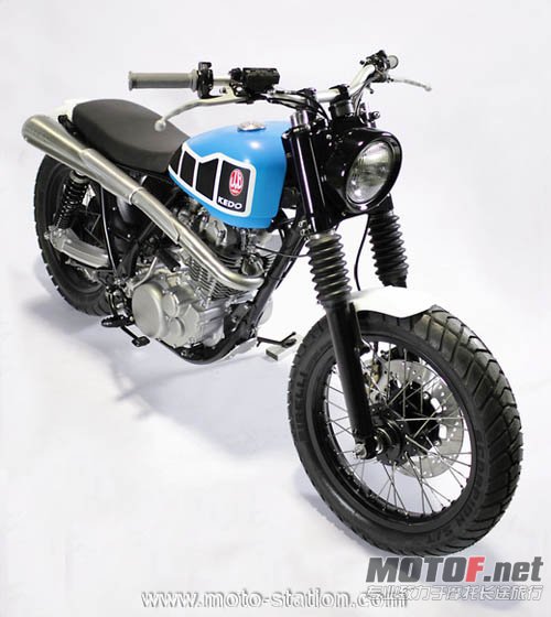 JVB_Moto_SR500_D_Tracker_stpz.jpg