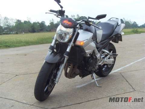铃木GSR400