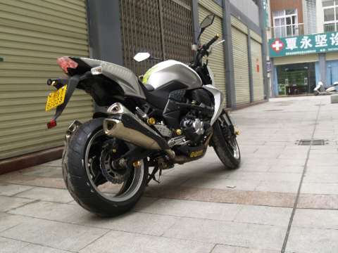 09年Z1000和03年CB400 2代