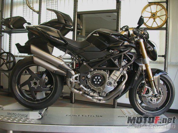 brutale_evo_cr_02.jpg