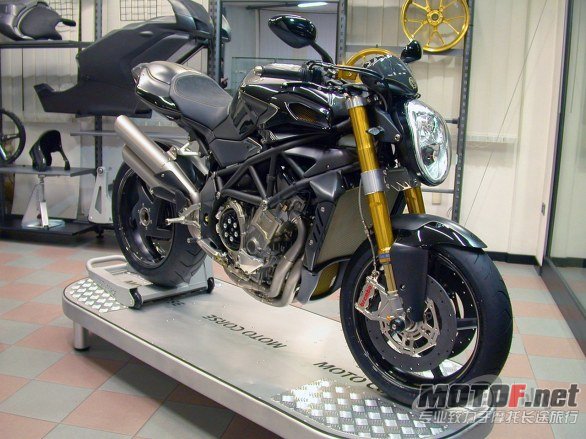 brutale_evo_cr_03.jpg