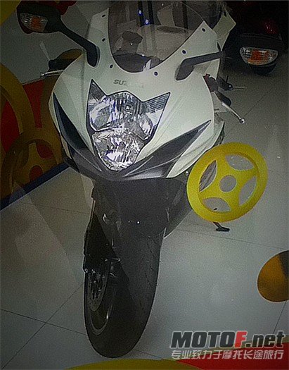 实拍2011小 R600.jpg