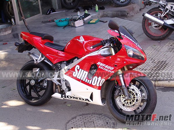 rvf400-r1-03.jpg
