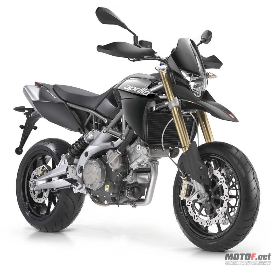 Aprilia Dorsoduro Black.jpg